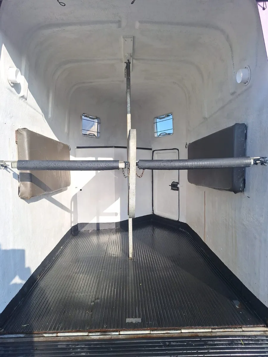 Double horsebox - Image 3