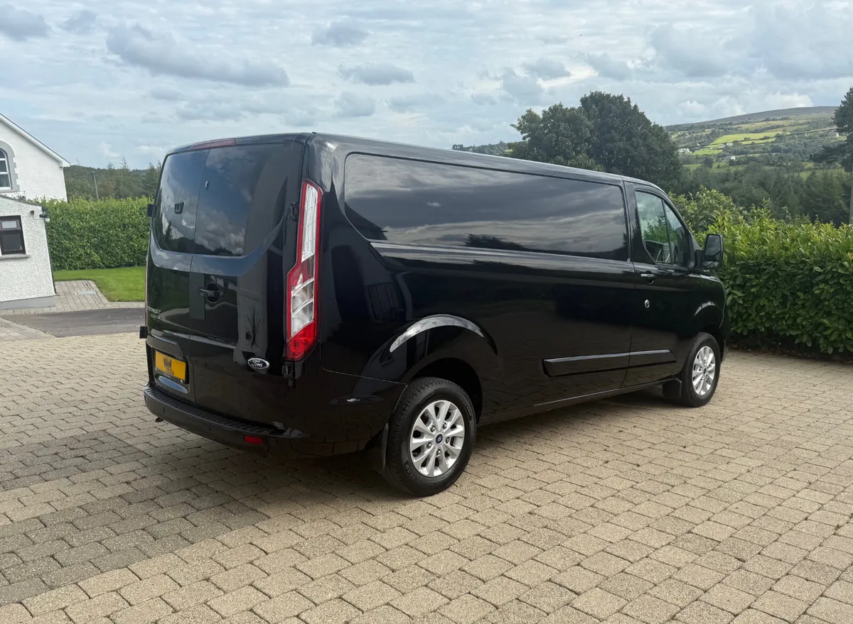 2022 (222Reg) Ford Transit Custom Limited LWB - Image 4