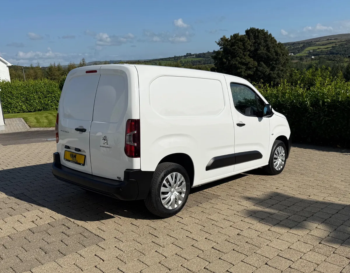 2022 Peugeot Partner Professional Pro 100bhp - Image 4
