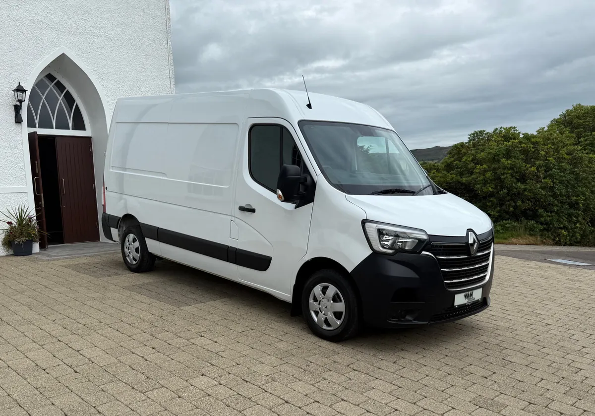 2022 (222 Reg) Renault Master Business+ MWB L2H2 - Image 1