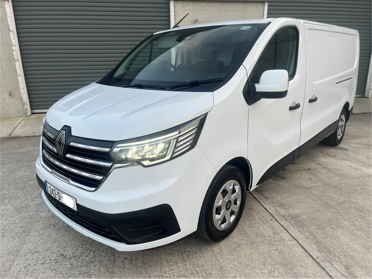 (242) Renault Trafic  2024 - Image 2