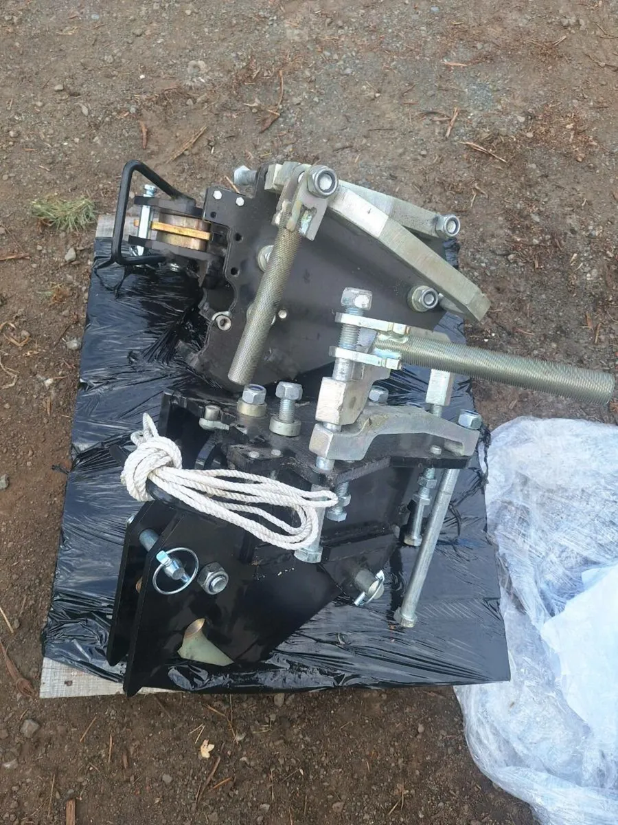 Axle brackets - Image 2