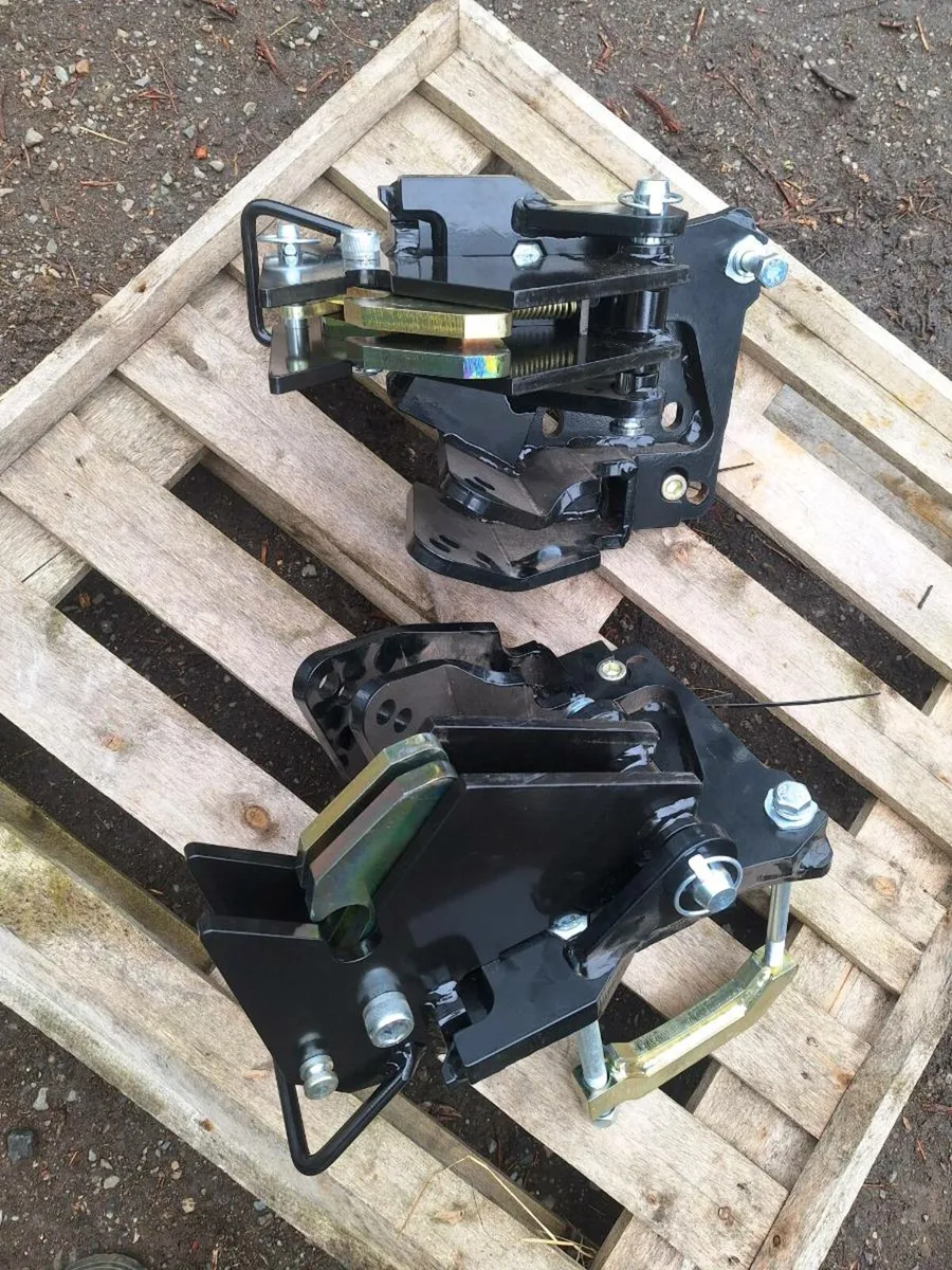 Axle brackets - Image 3
