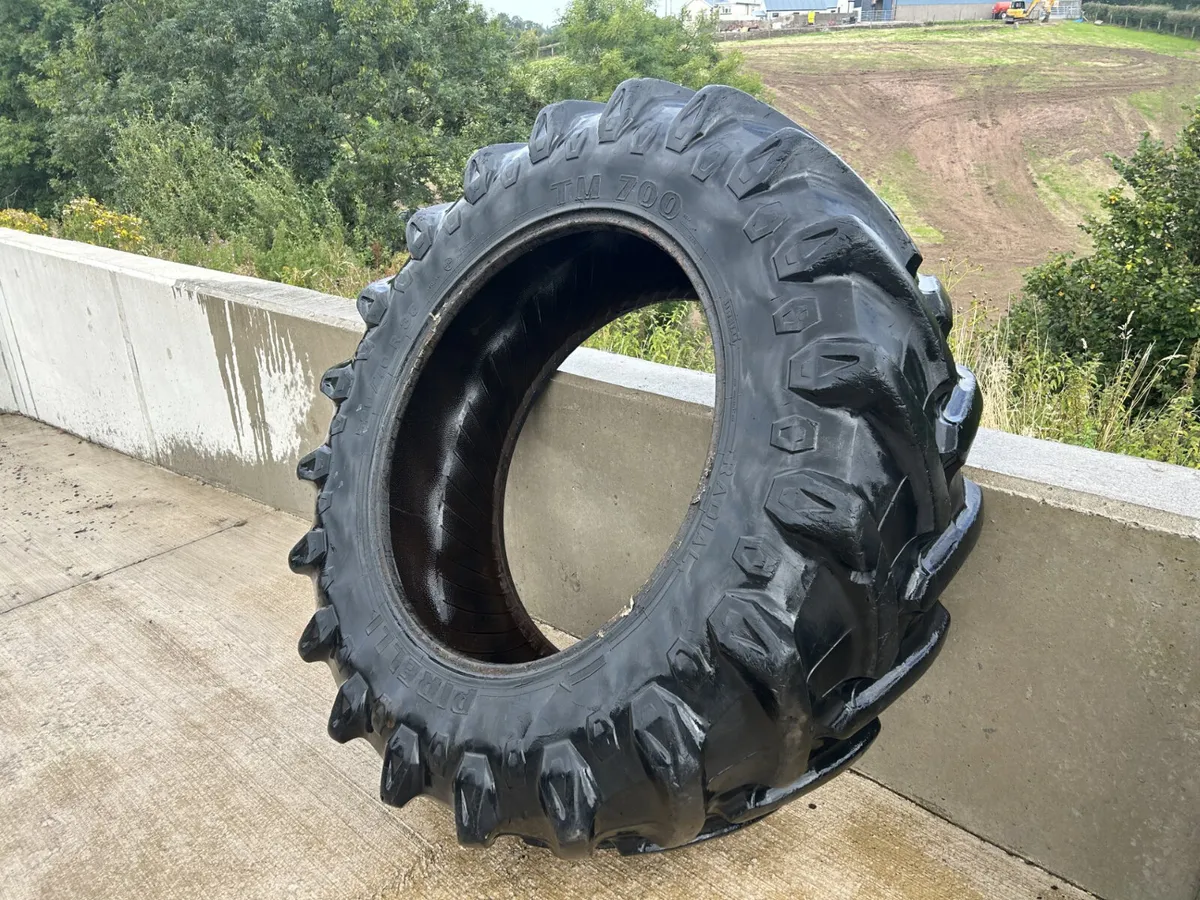 x1 PIRELLI 520/70R38 40% - Image 1