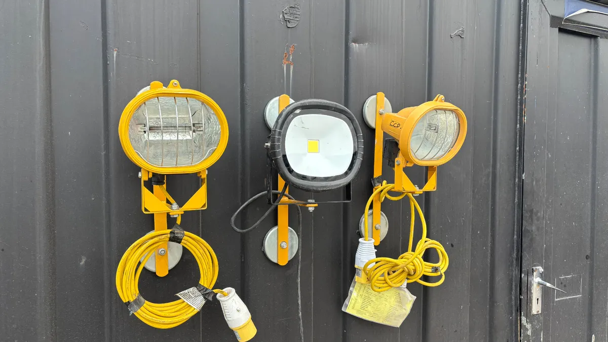 Magnetic 110V lights - Image 1