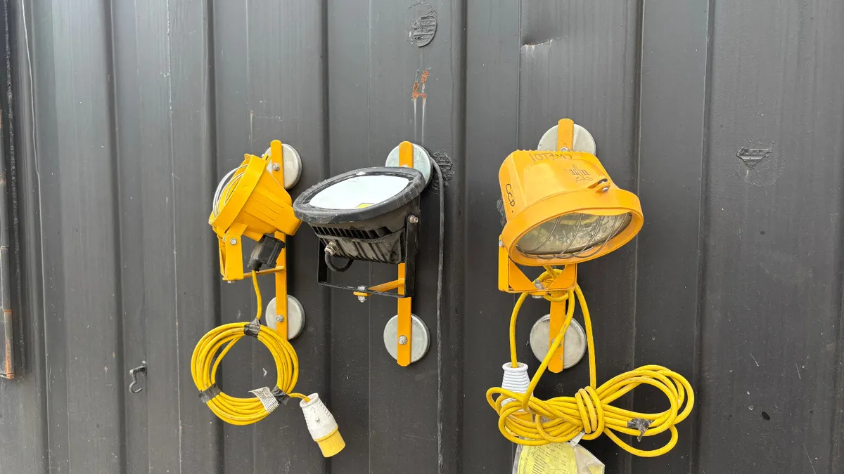 Magnetic 110V lights - Image 3