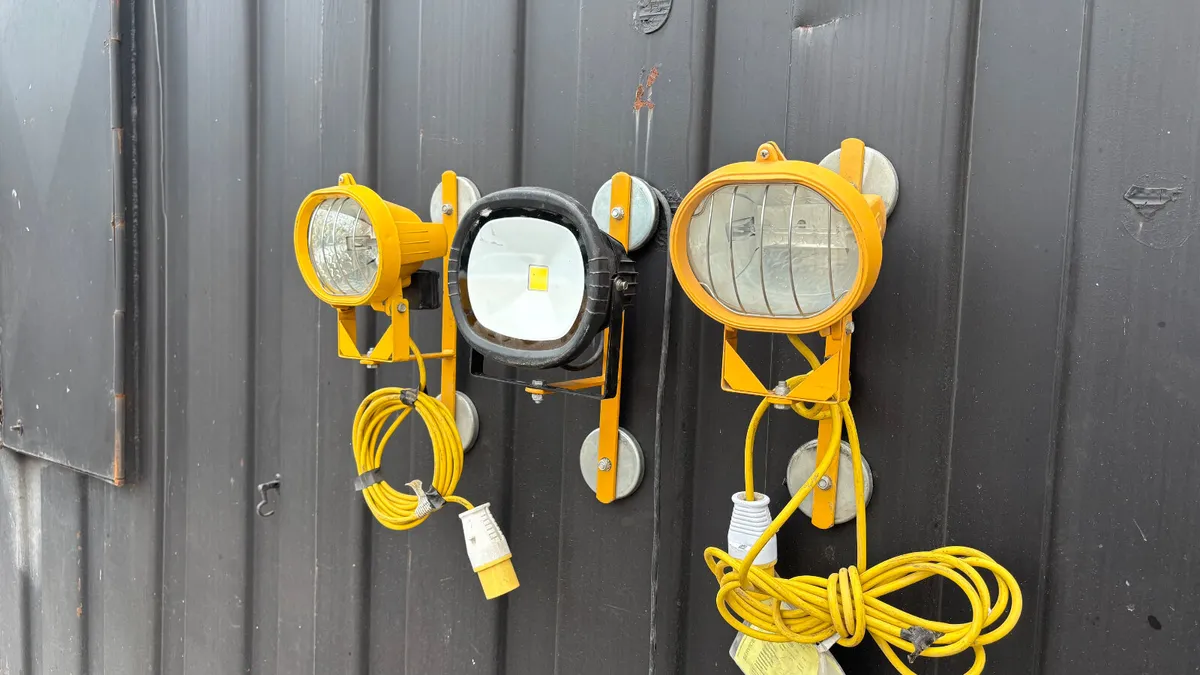 Magnetic 110V lights - Image 2