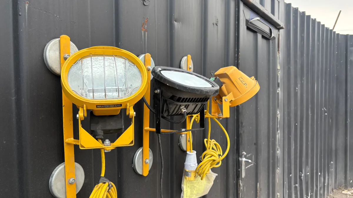 Magnetic 110V lights - Image 4