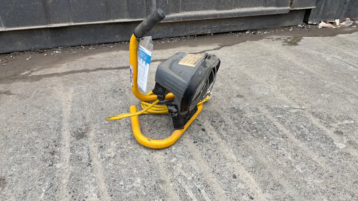 110V Light - Image 3