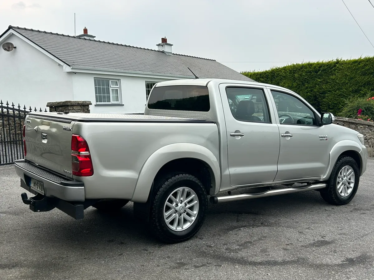 2014 Toyota Hilux Invincible - Image 2