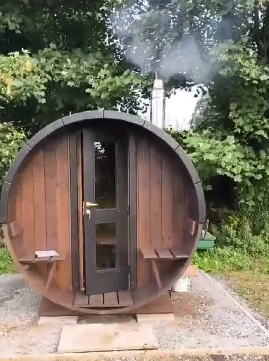 Barrel sauna/hot 🔥 tub - Image 1