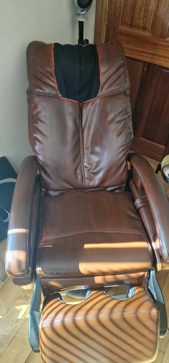 Massage Chair - Alpha Techno 599I -very little use - Image 2
