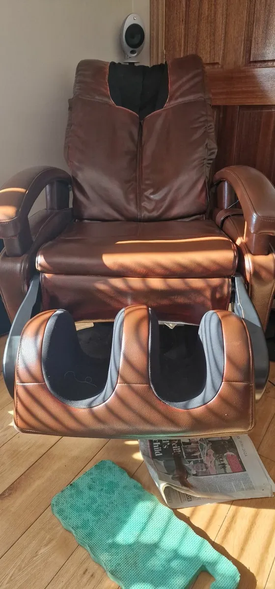 Massage Chair - Alpha Techno 599I -very little use - Image 4