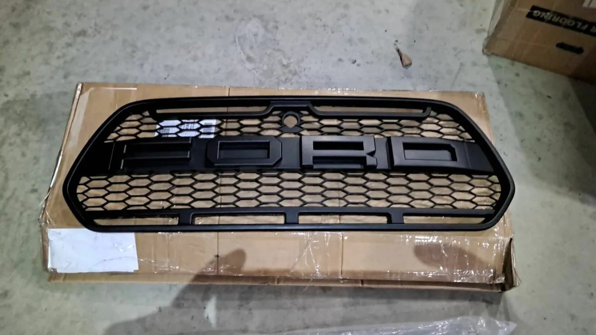Ford Transit 15-19 Raptor Style Black Front Grill - Image 1