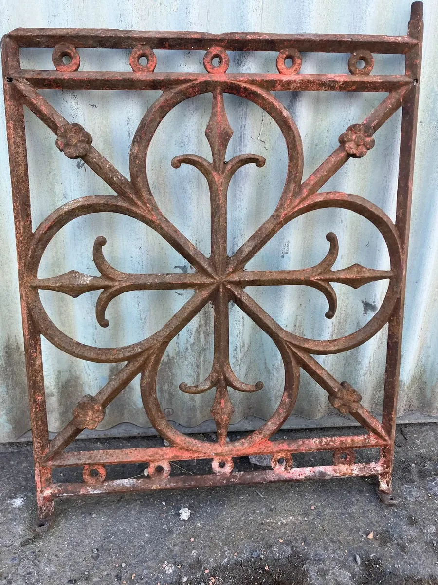 Vintage cast iron gates & panels - Image 1