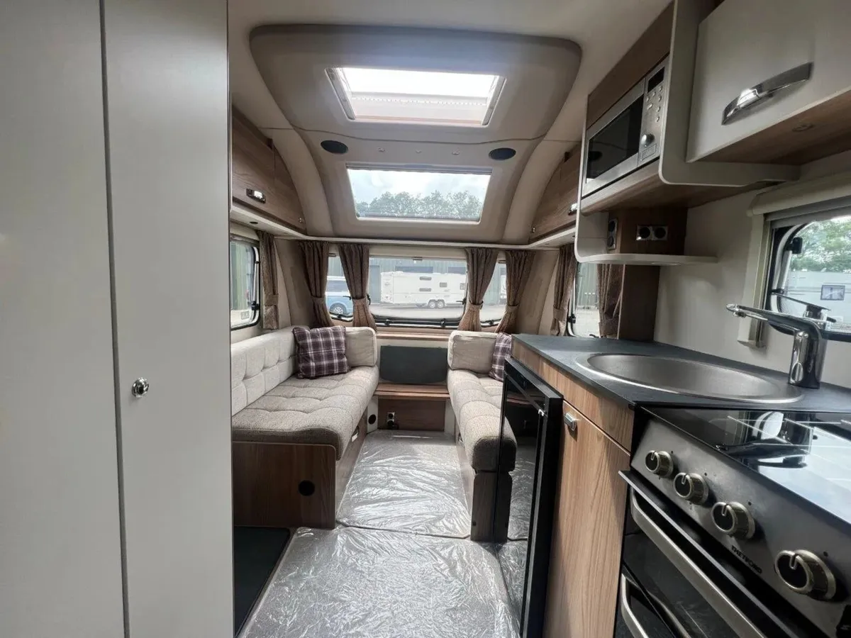 2022 SWIFT ALPINE 4 EXCELLENT 4/5 BERTH CARAVAN - Image 4