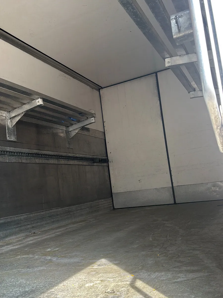 Renault D 14tn 23ft Carrier SUPRA fridge body - Image 4