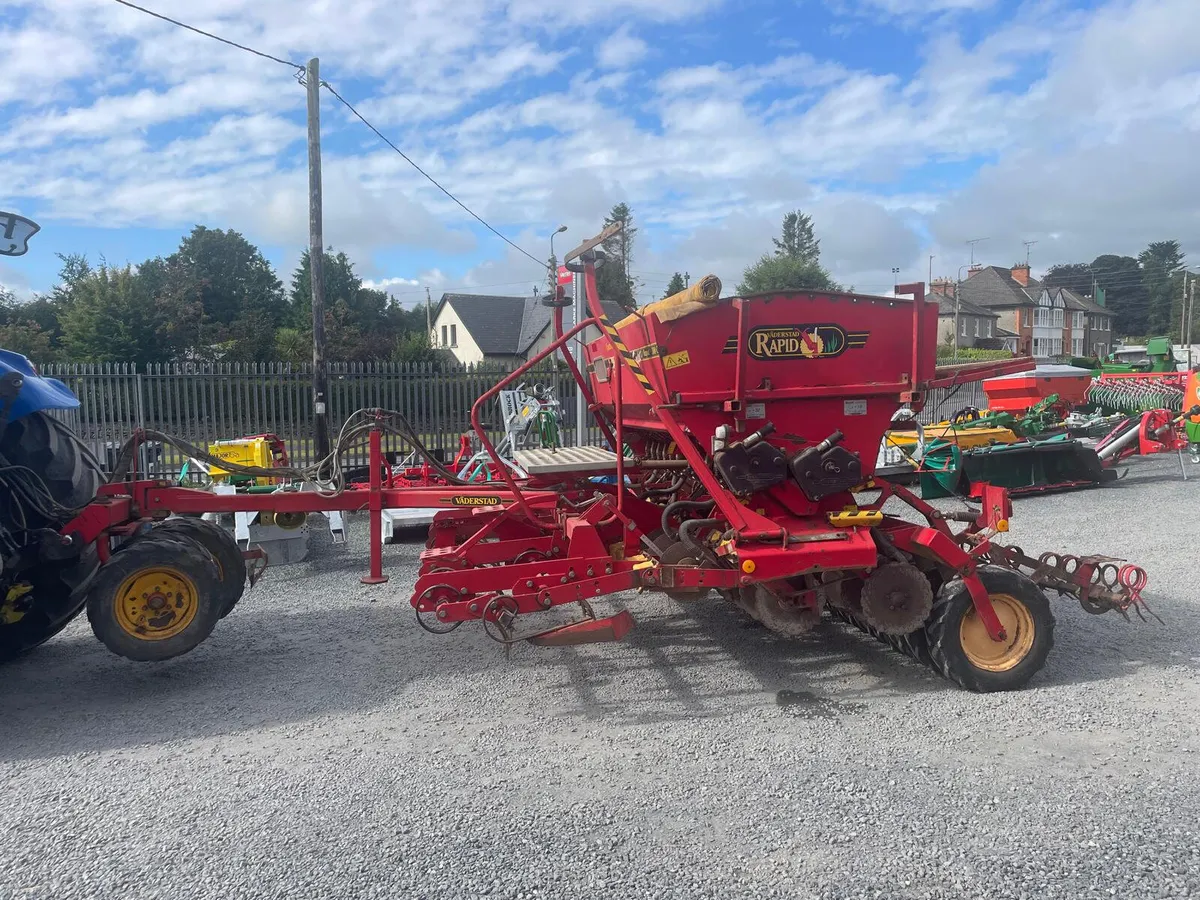Vaderstad Rapid Super 300C Seed Drill - Image 3