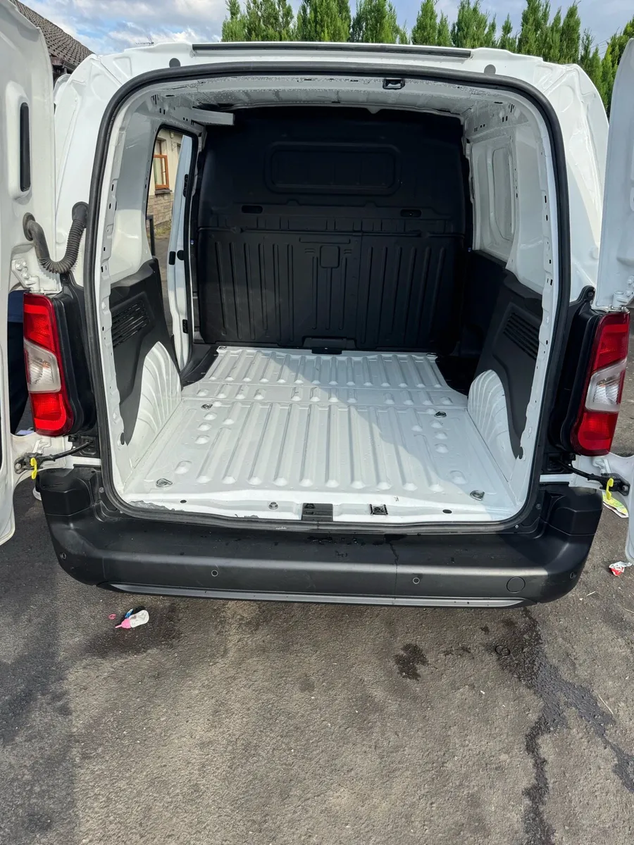 2022 Vx combo cit Berlingo ect - Image 4