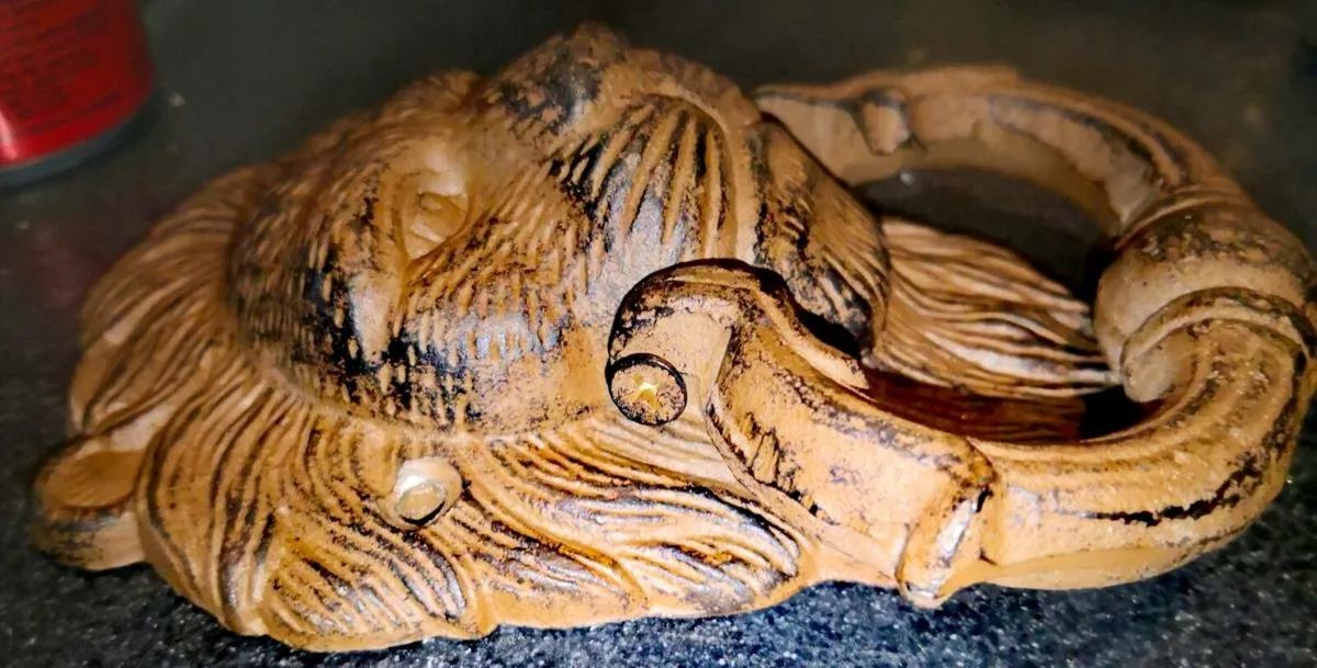 Lion's head cast iron door knocker - Image 2