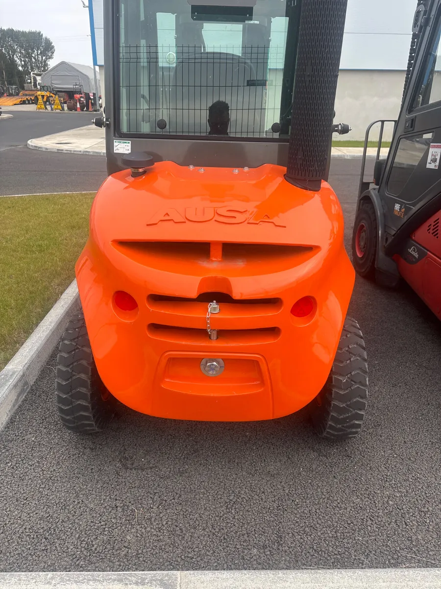 Ausa rough terrain Forklift - Image 3