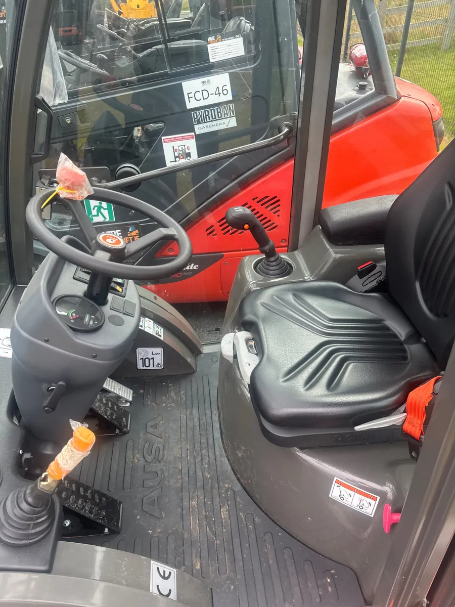 Ausa rough terrain Forklift - Image 4