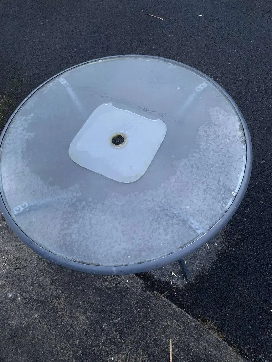 Table & Chairs - Image 3