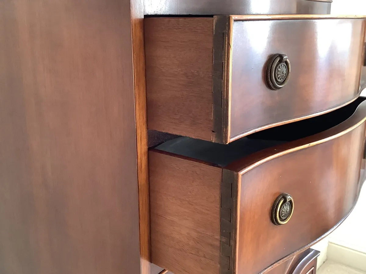 Mahogany Bowfronted Chest of Drawers - Image 4