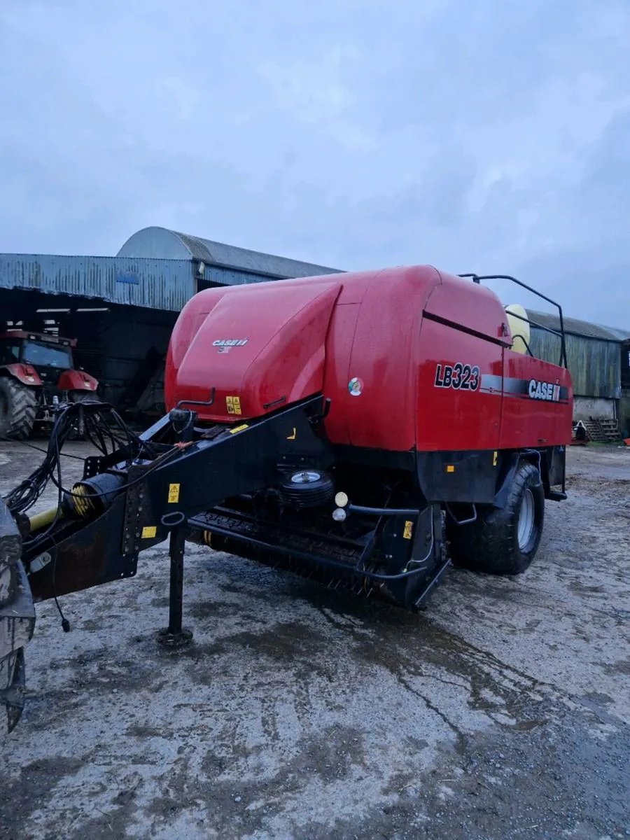Case ih 323 big square baler - Image 1