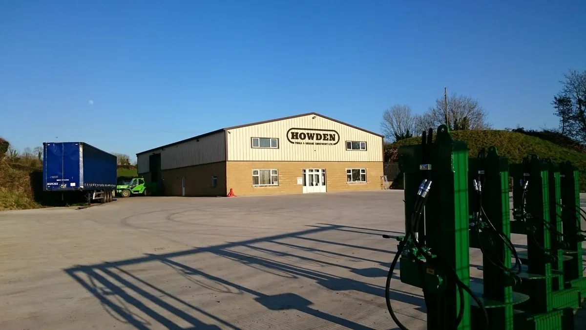 Tractor Alko LawnMower 41" Deck 586cc V-Twin | 250 - Image 3