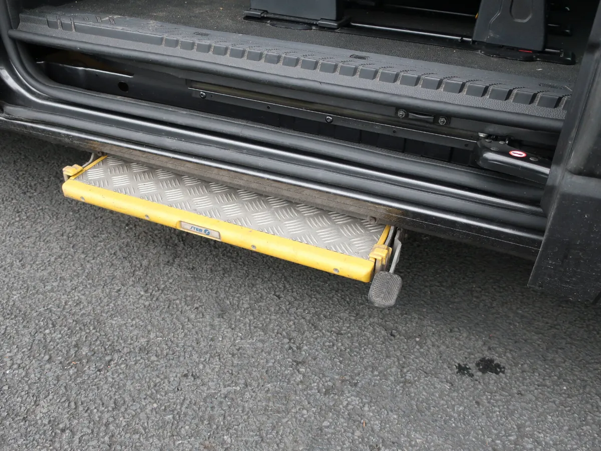 2024 FORD CUSTOM KOMBI 9 SEAT 2.0TD AUTO - Image 4