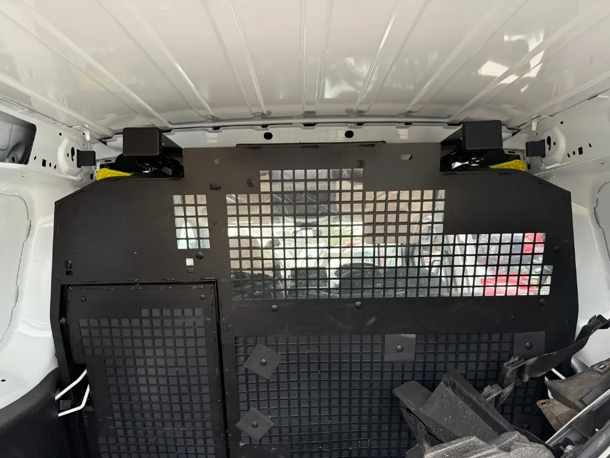 2022 BERLINGO / PARTNER REAR SEATS - Image 2