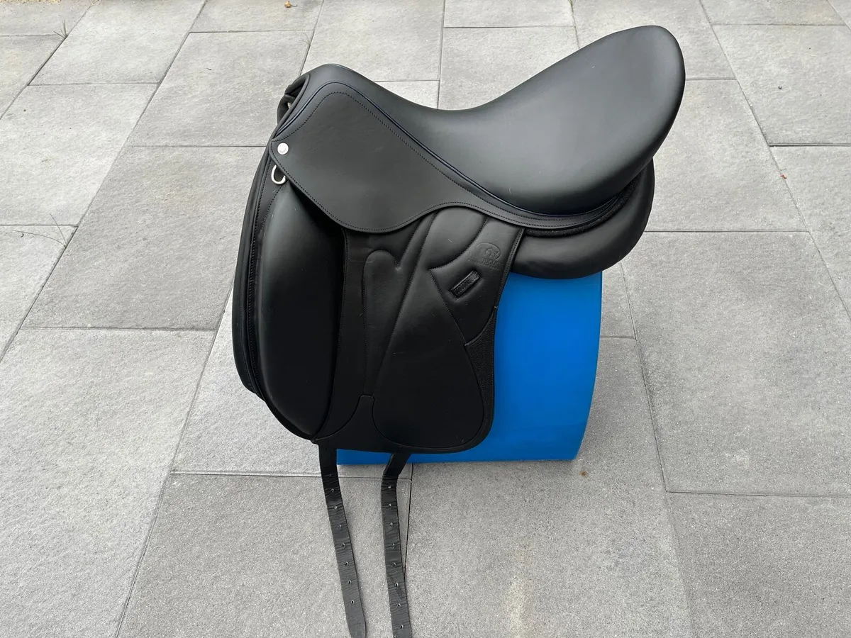 Devoucoux Makila S Dressage Saddle - As new - Image 1