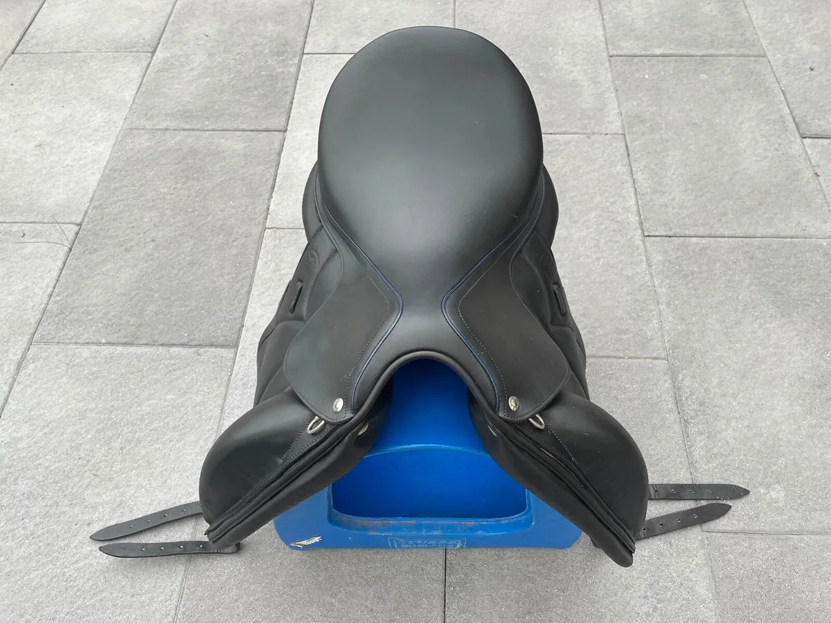 Devoucoux Makila S Dressage Saddle - As new - Image 2