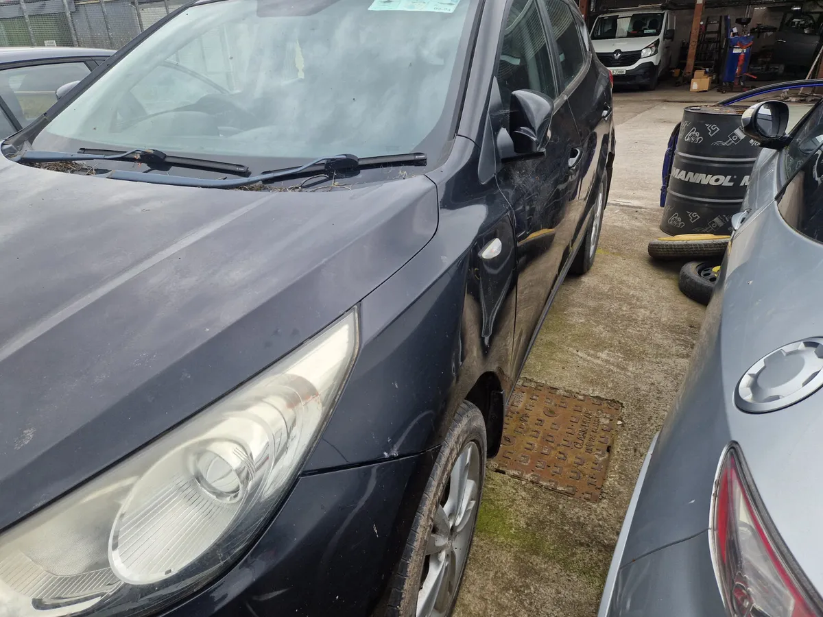 10 Hyundai 1x35 for breaking - Image 3