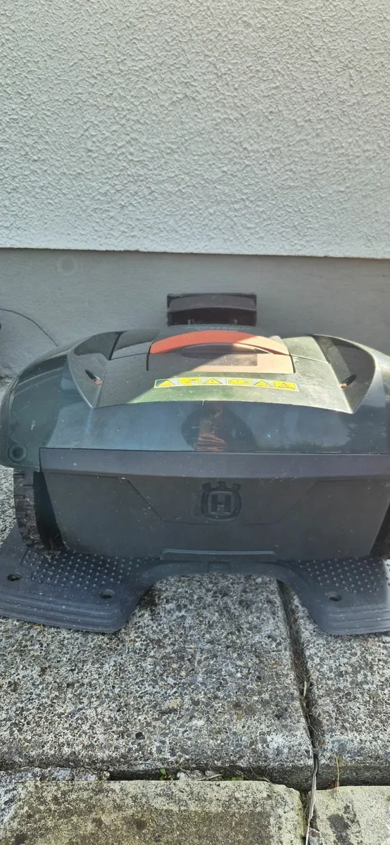 Husqvarna auto mower 220 AC - Image 2