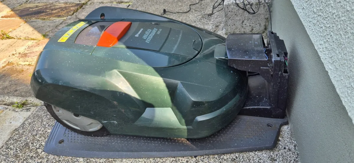 Husqvarna auto mower 220 AC - Image 3