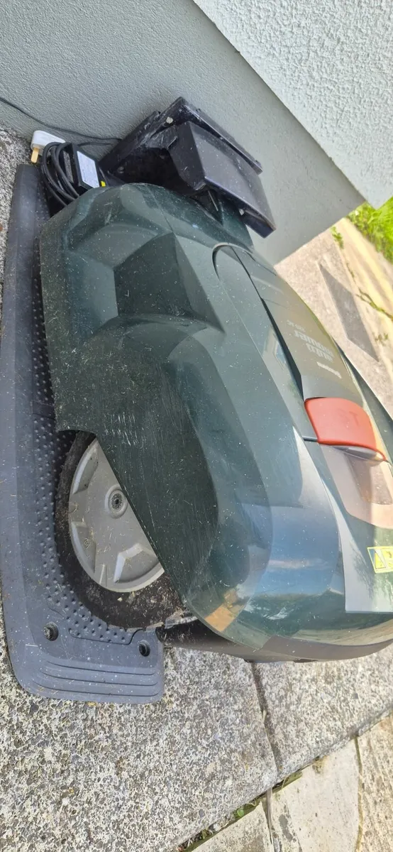 Husqvarna auto mower 220 AC - Image 4