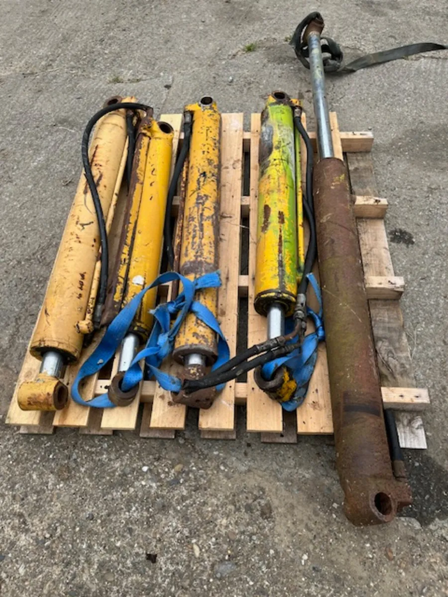 MF digger Rams - Image 2