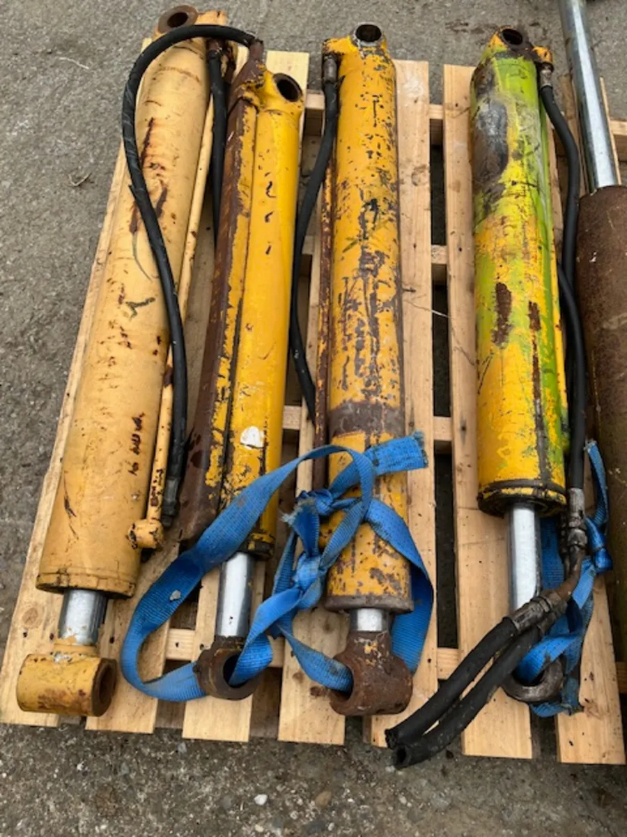 MF digger Rams - Image 3