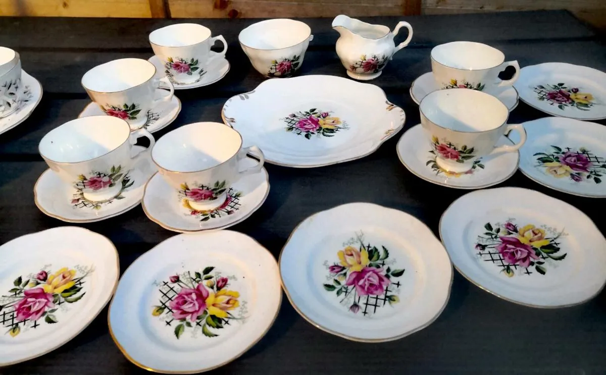 Regina fine bone china set Roses - Image 1