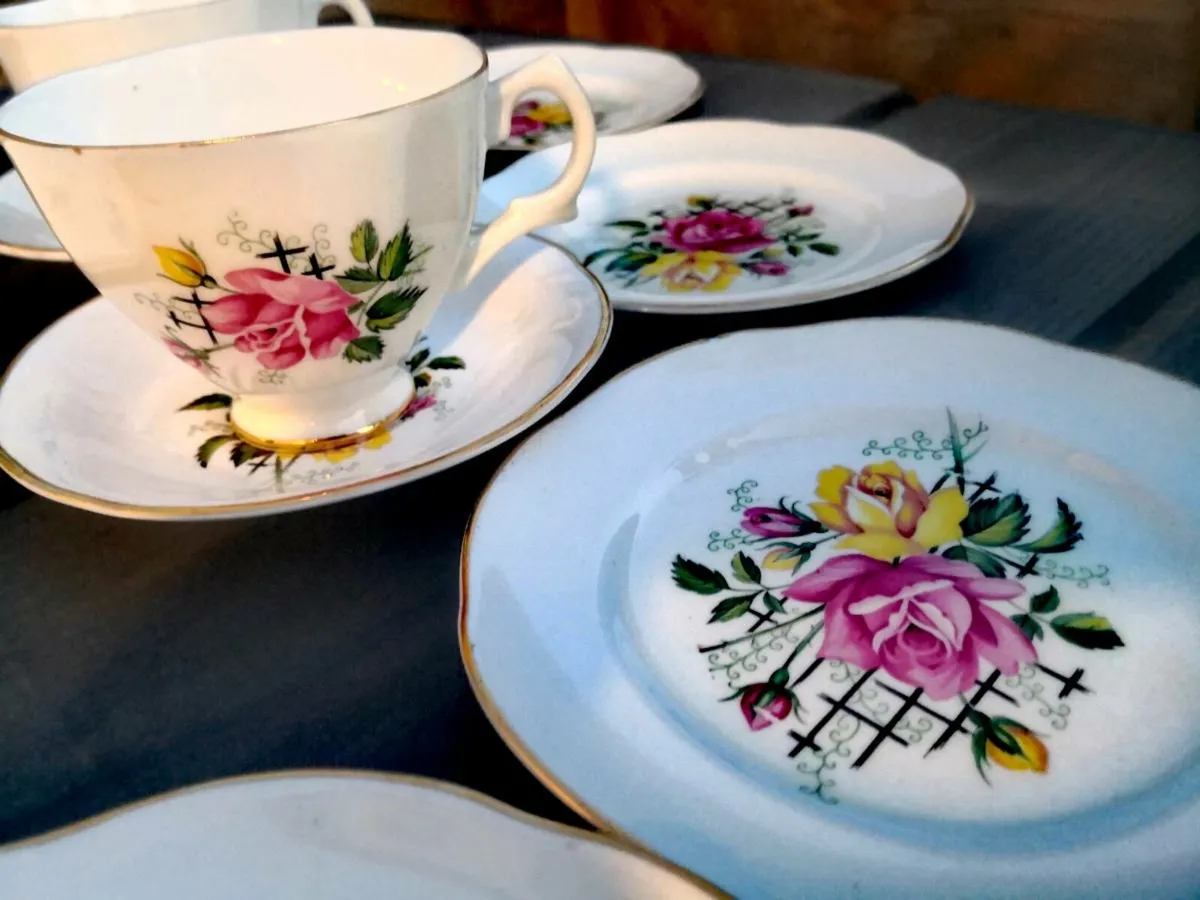 Regina fine bone china set Roses - Image 2
