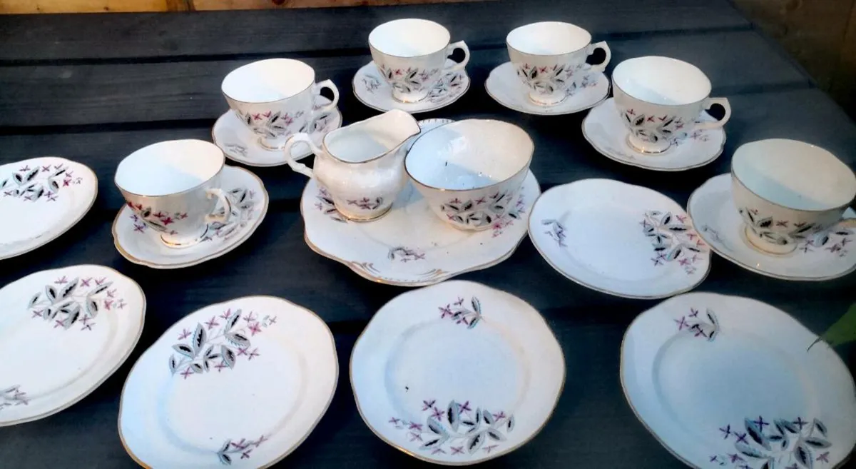 Regina fine bone china full set - Image 1