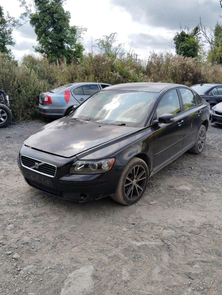 Breaking Volvo S40 2006 diesel - Image 1