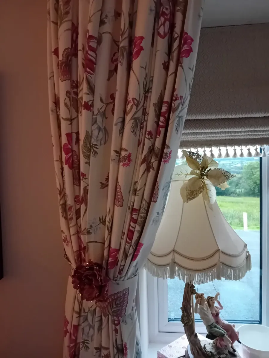 Curtains - Image 2