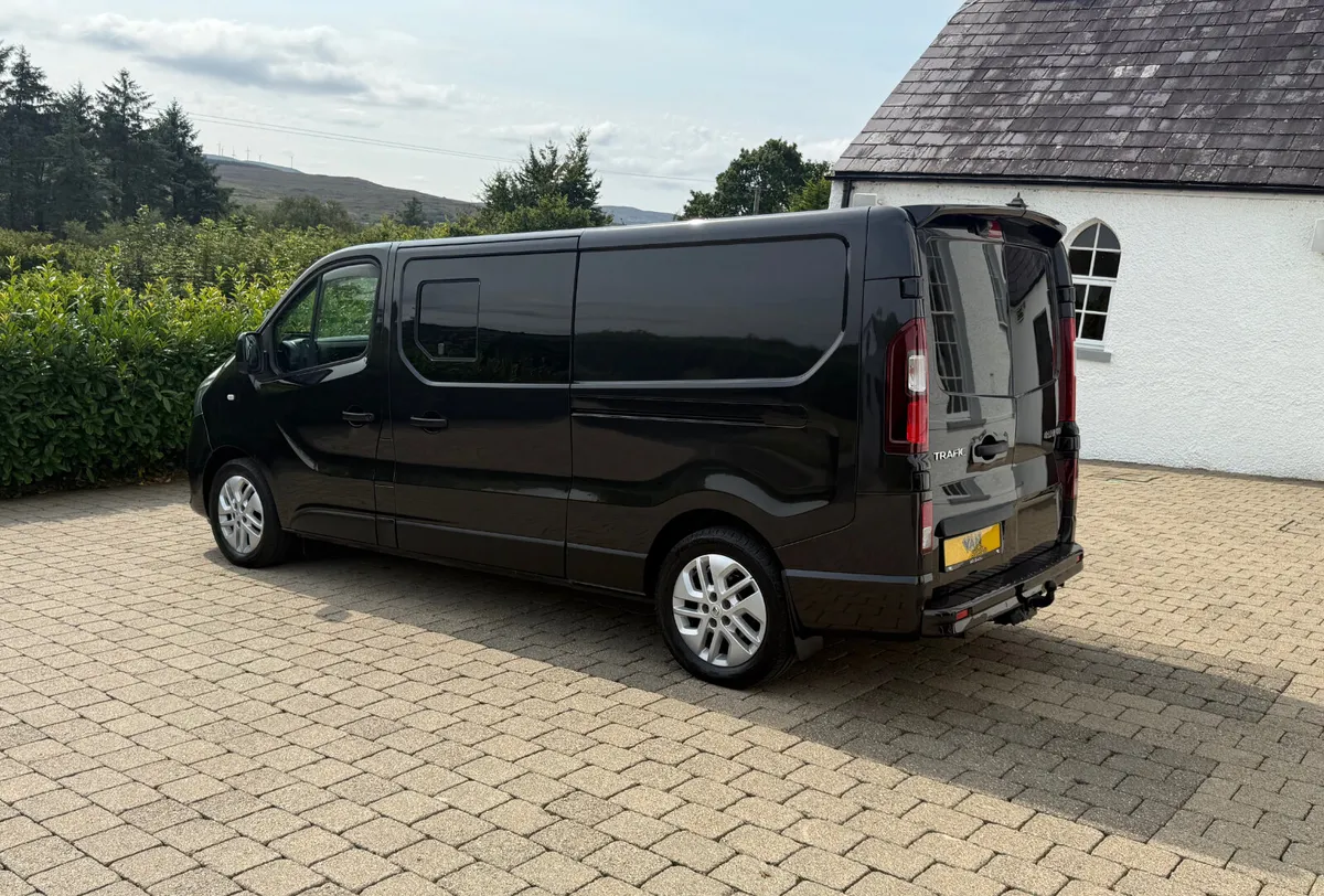 2021 Renault Trafic Sport Automatic 170bhp Crew - Image 4