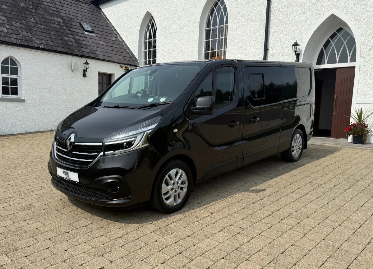 2021 Renault Trafic Sport Automatic 170bhp Crew - Image 3
