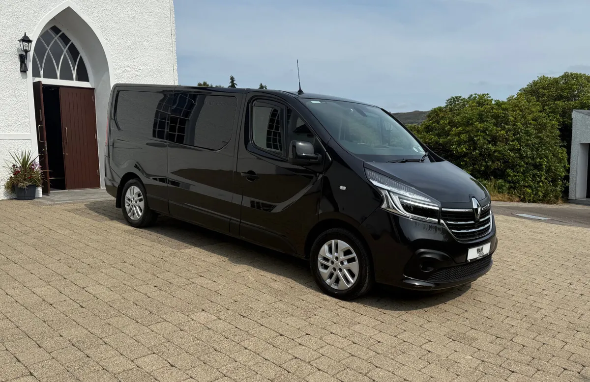2021 Renault Trafic Sport Automatic 170bhp Crew - Image 1
