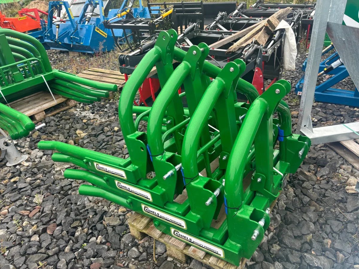 New Cashels Bale Handlers - Image 3