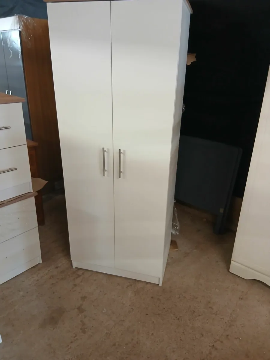Bedroom set - Image 1